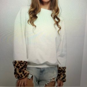 Leopard Faux Fur Cuffs Loose Sweatshirt - White L